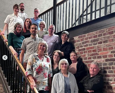 Unsere Kandidaten auf einer Treppe, Foto: N. Stapper, GRÜNE Monheim